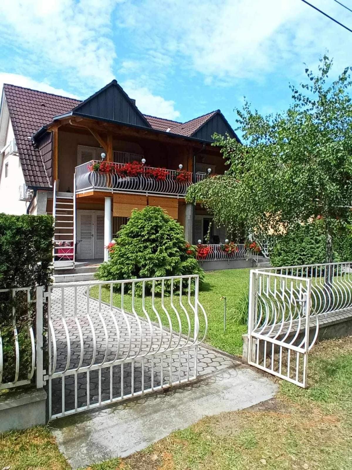 Szemes Apartman Balaton Villa Balatonszárszó Exterior foto